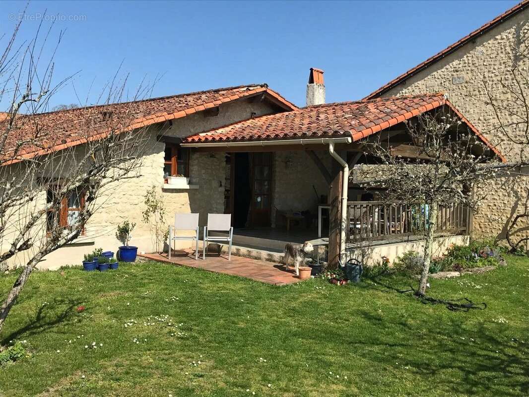 Maison à AUBETERRE-SUR-DRONNE
