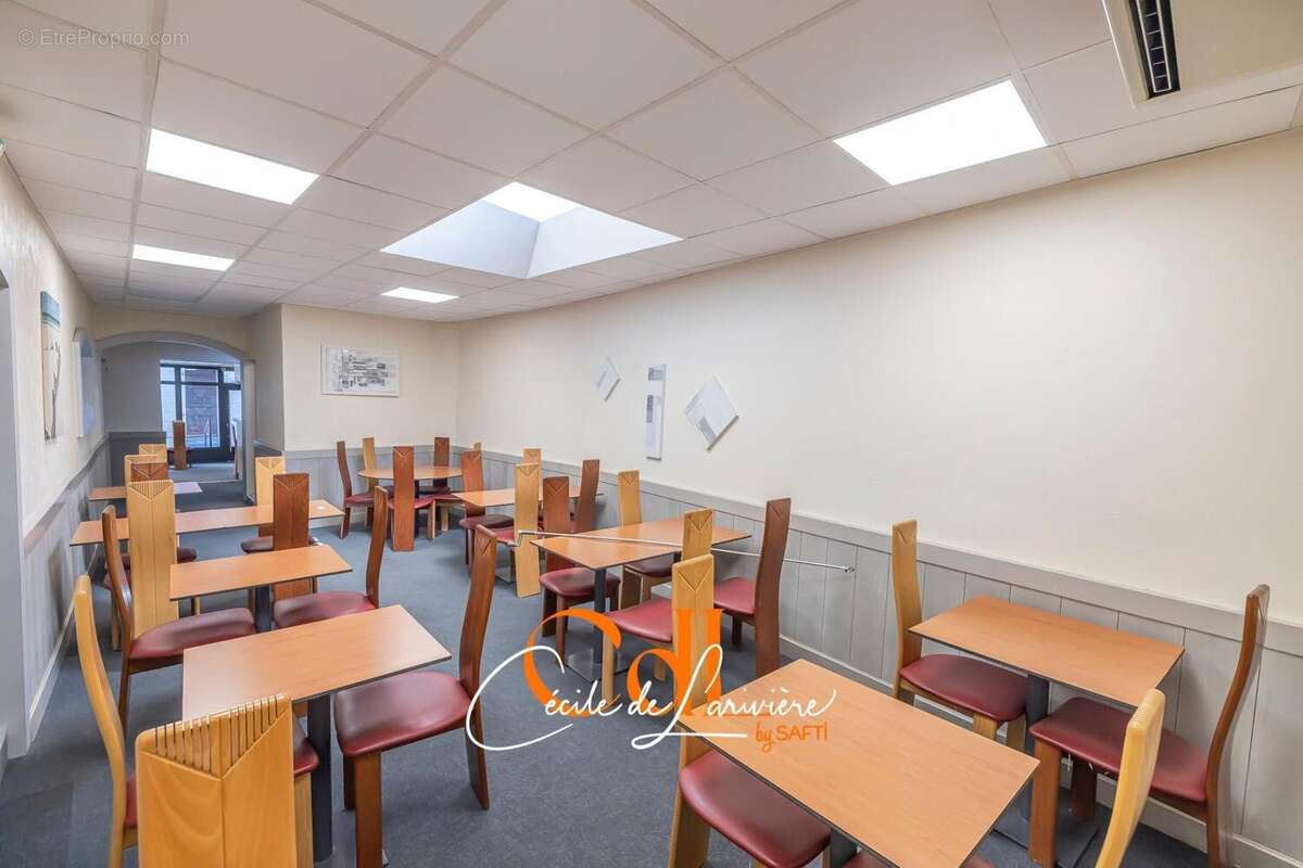 Photo 9 - Commerce à LANDIVISIAU