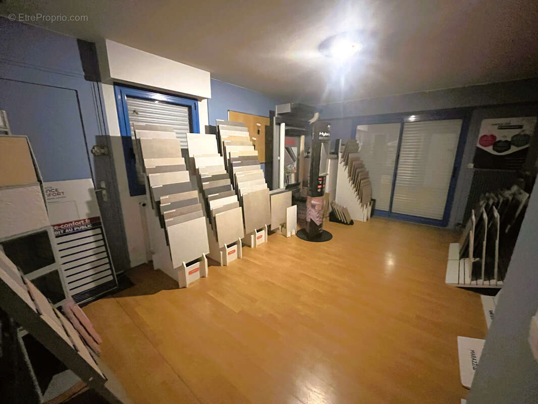 Commerce à NOGENT-LE-PHAYE