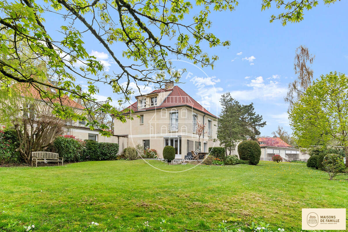 Maison à LA CELLE-SAINT-CLOUD