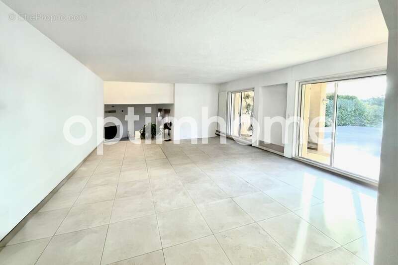 Maison à SAINT-LAURENT-DU-VAR