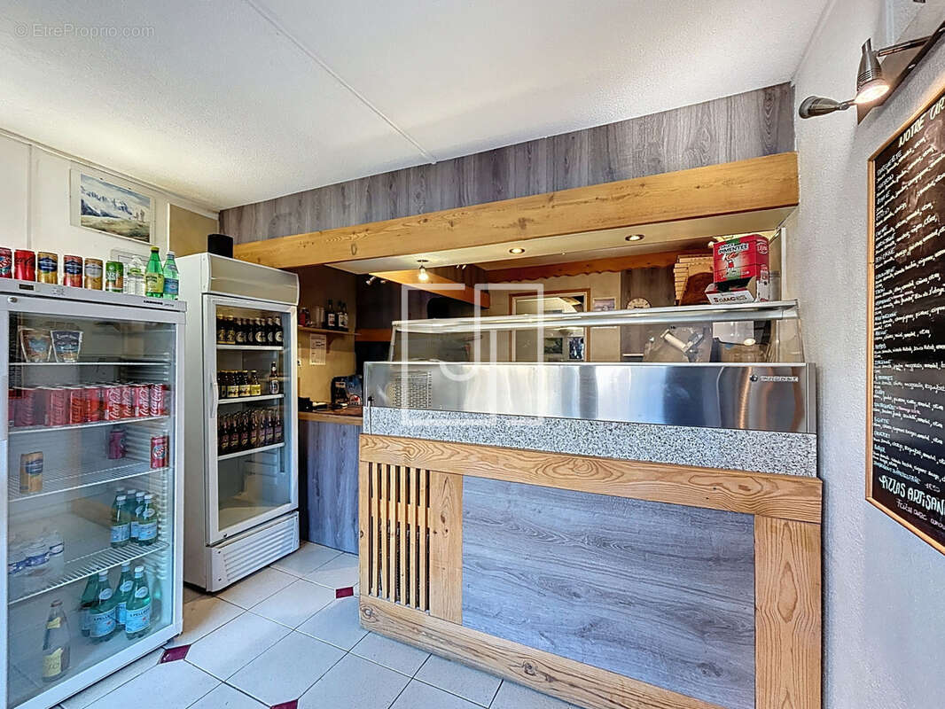 Commerce à ENCHASTRAYES