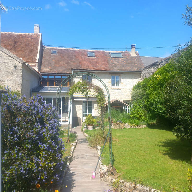 Maison à BRIARRES-SUR-ESSONNE