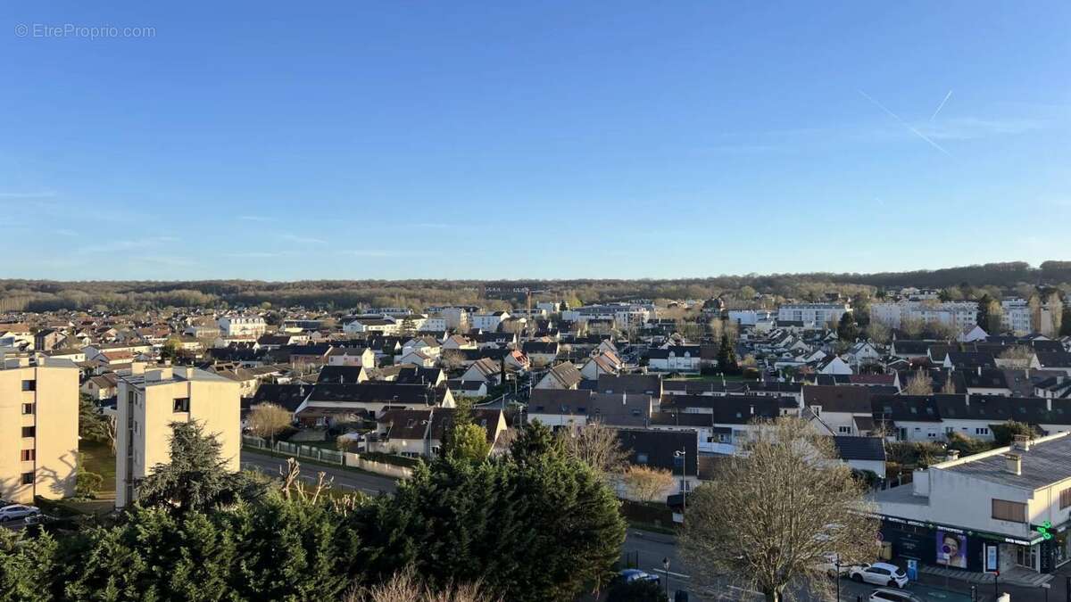 Appartement à LES CLAYES-SOUS-BOIS