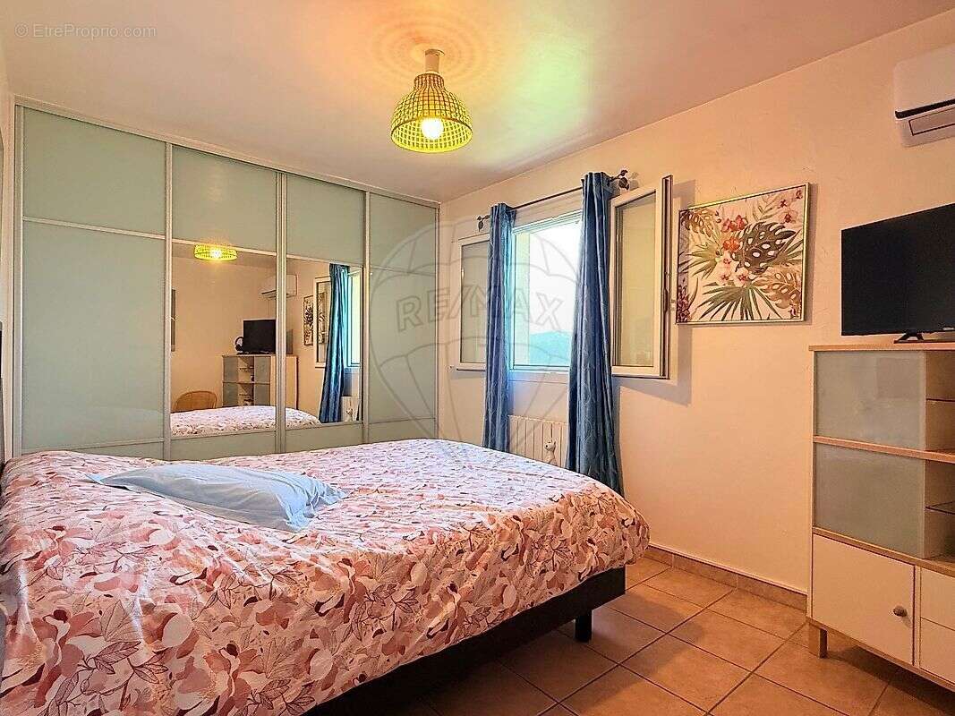 Maison à CHATEAUNEUF-VILLEVIEILLE