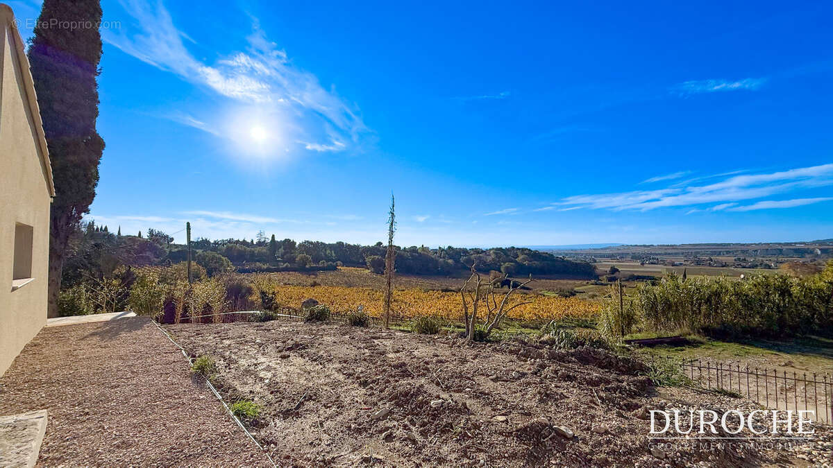 Séguret, Maison restaurée avec vue exceptionnelle   109 m2, piscine, garage et atelier - photo 5