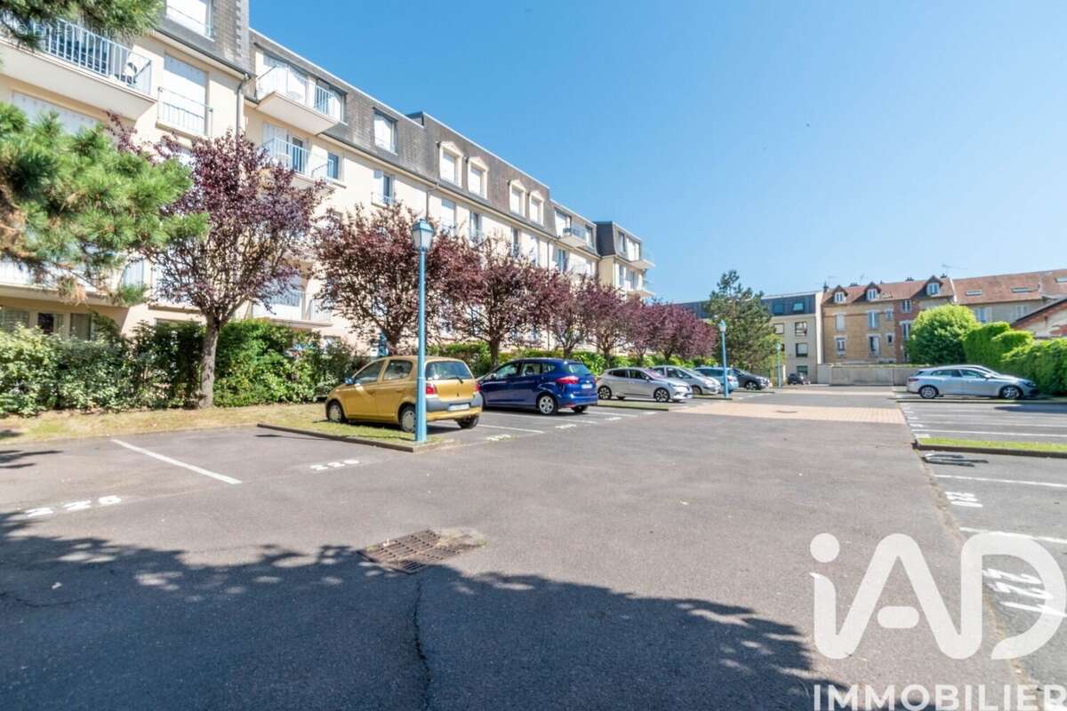 Photo 2 - Parking à MANTES-LA-JOLIE
