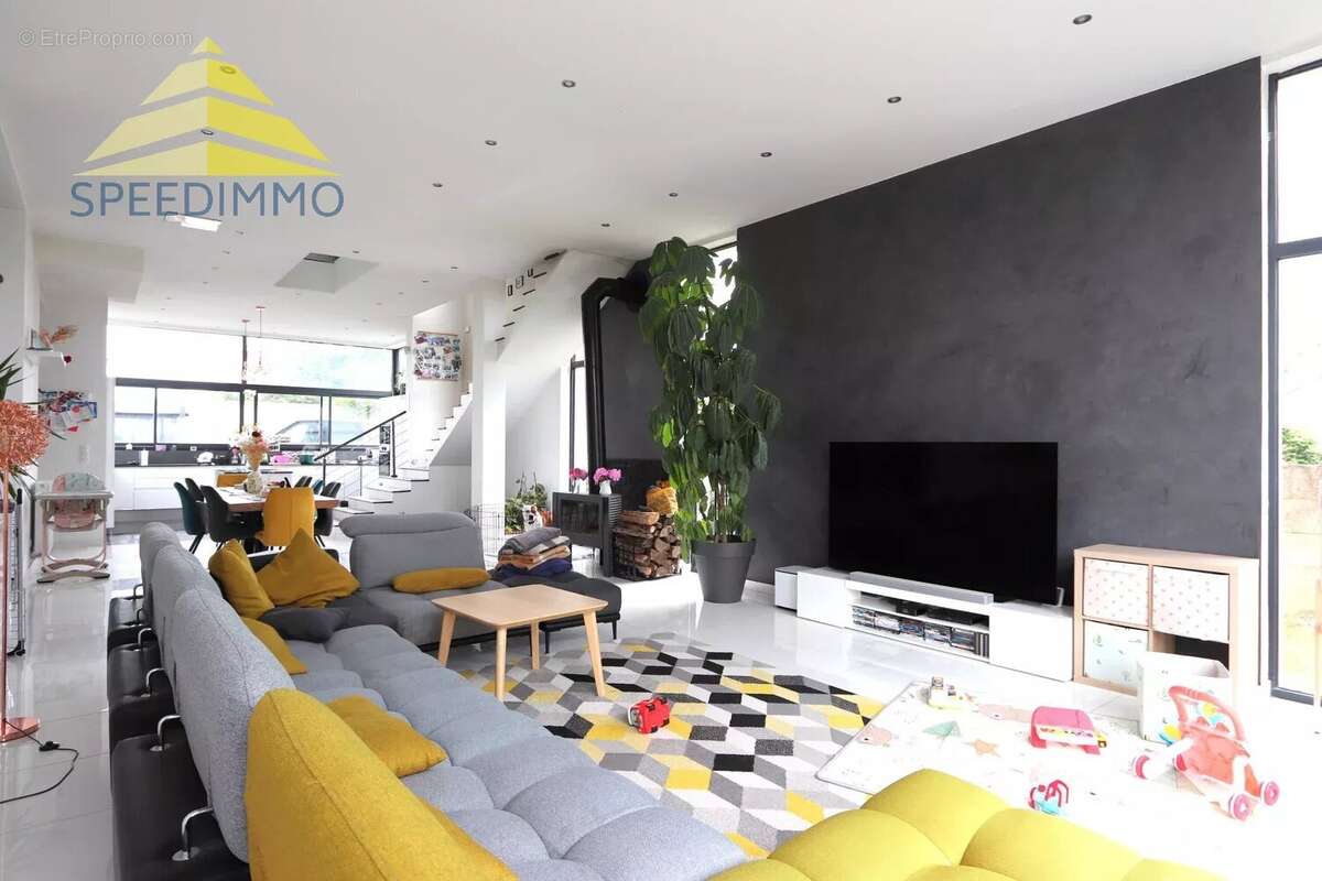 Maison à VARENNES-JARCY