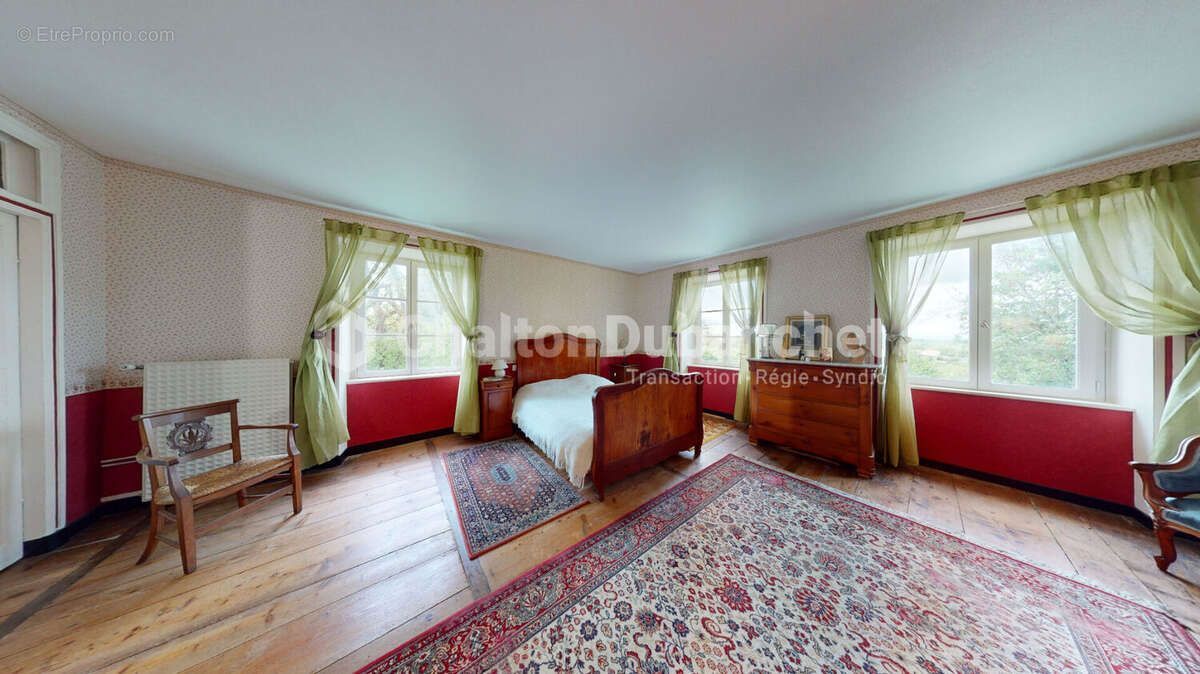 Maison à SAINT-PRIEST-LA-ROCHE