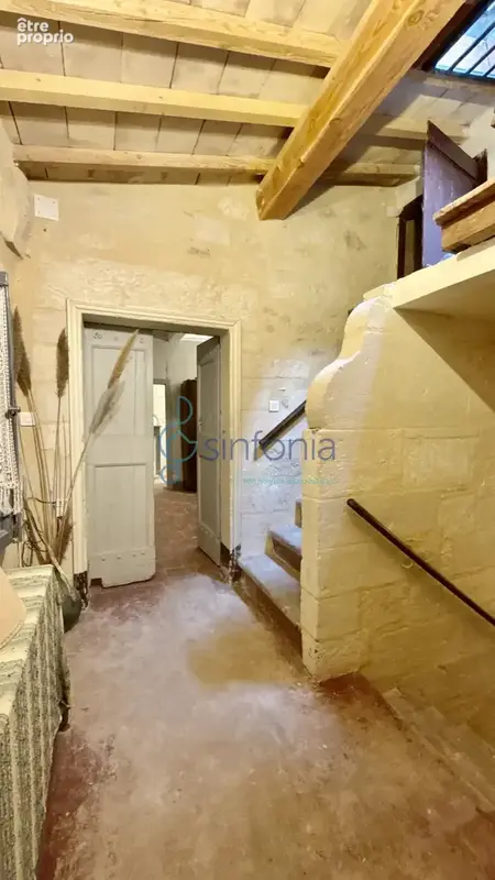 Uzès, maison de ville de caractère adossée au Duché, au cœur du centre historique - photo 14