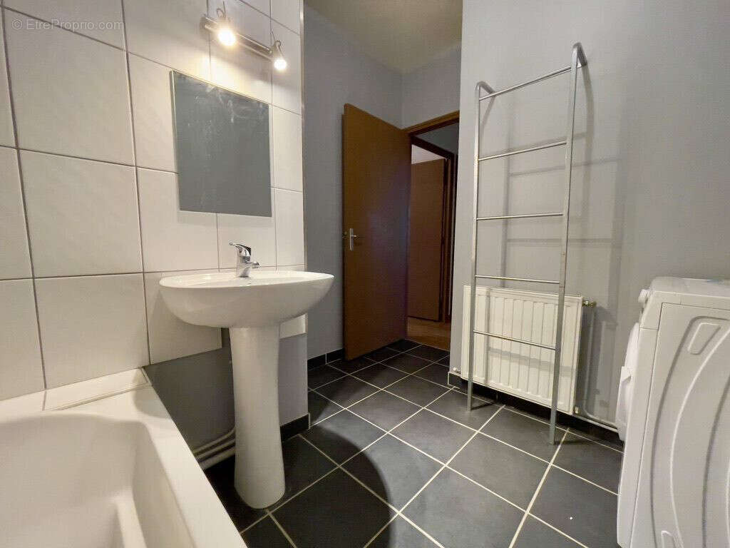 Appartement 307 m² à Bellenaves  - photo 6