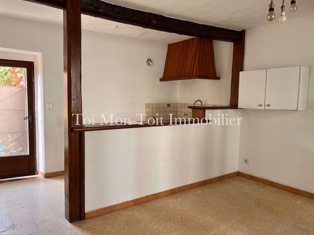 Maison de village indépendante de 87m2 env. sur 2 niveaux + Jardin & dépendance. - photo 3