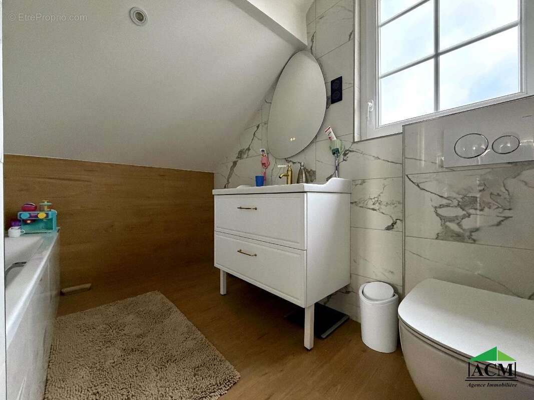 Maison à MERY-SUR-OISE