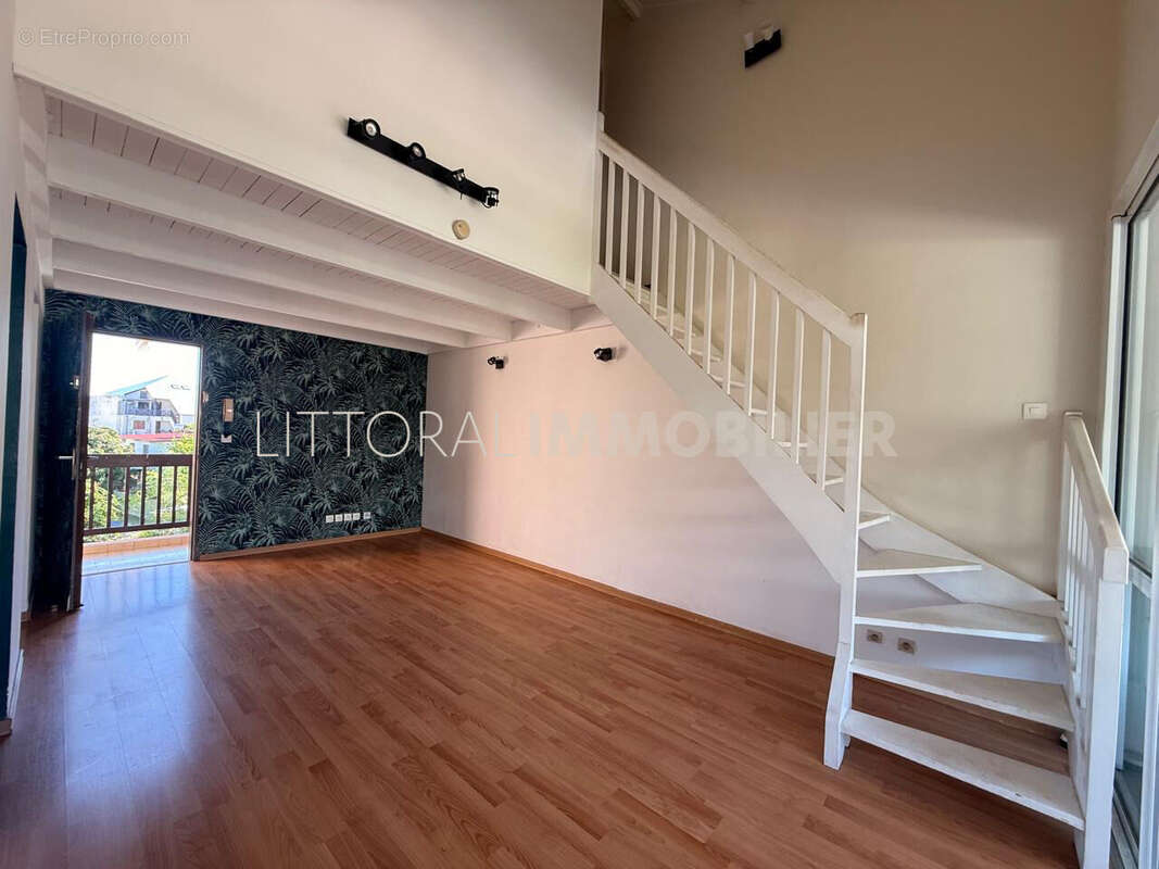 Appartement duplex - centre ville saint gilles les bains - photo 4