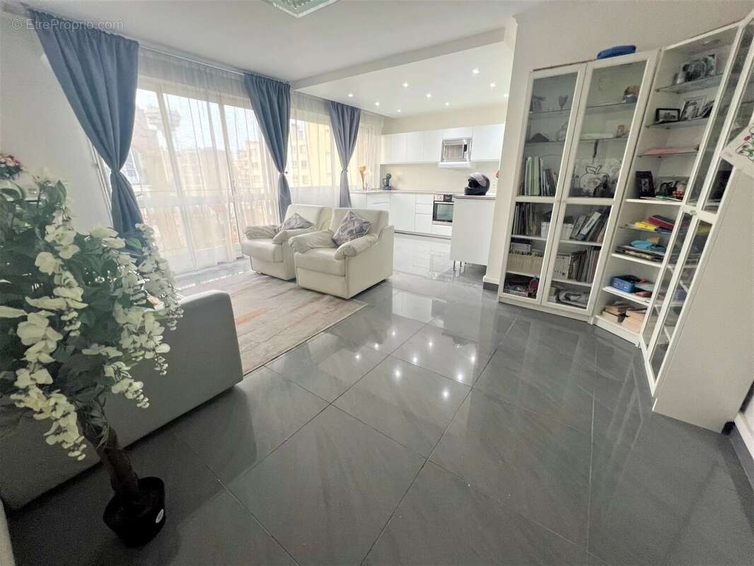 Appartement à LES LILAS