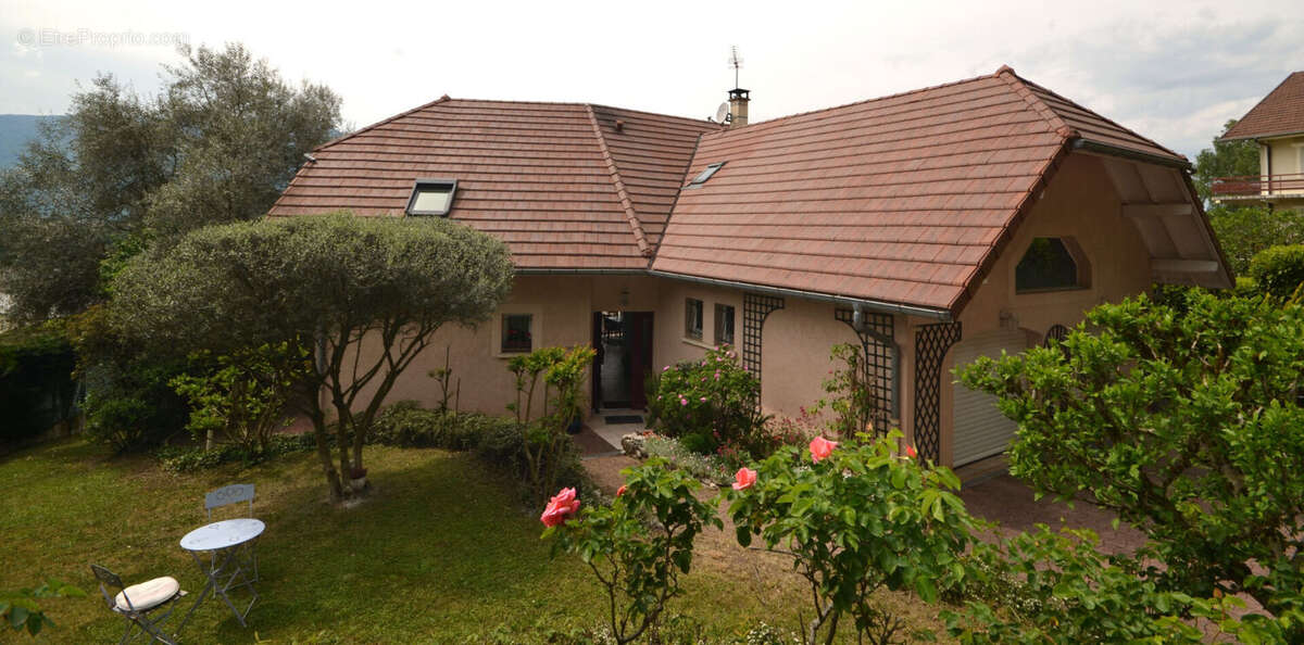Maison Aix Les Bains 6 pièce(s) 172.23 m2 - photo 2