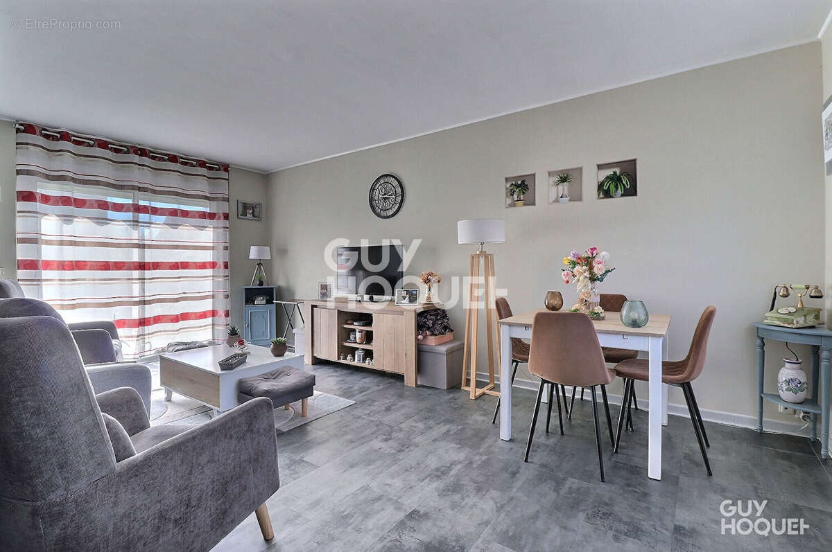 Maison à SAINTE-GENEVIEVE-DES-BOIS