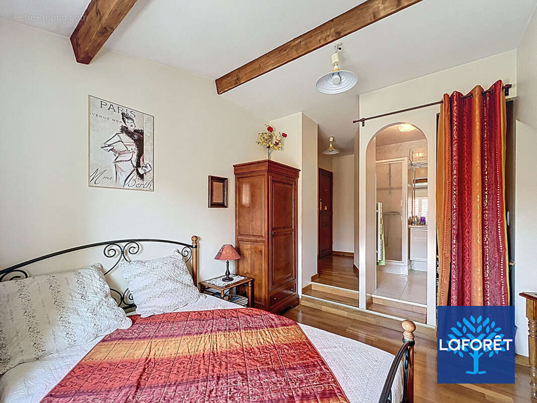 Maison à D'HUISON-LONGUEVILLE