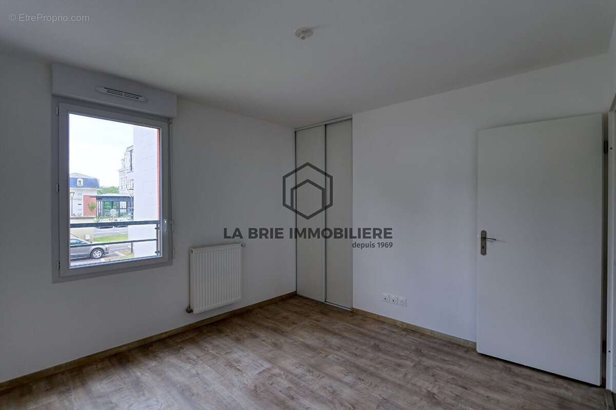 Appartement 4 pièces 70 m² à vendre à Emerainville (77184) - photo 7