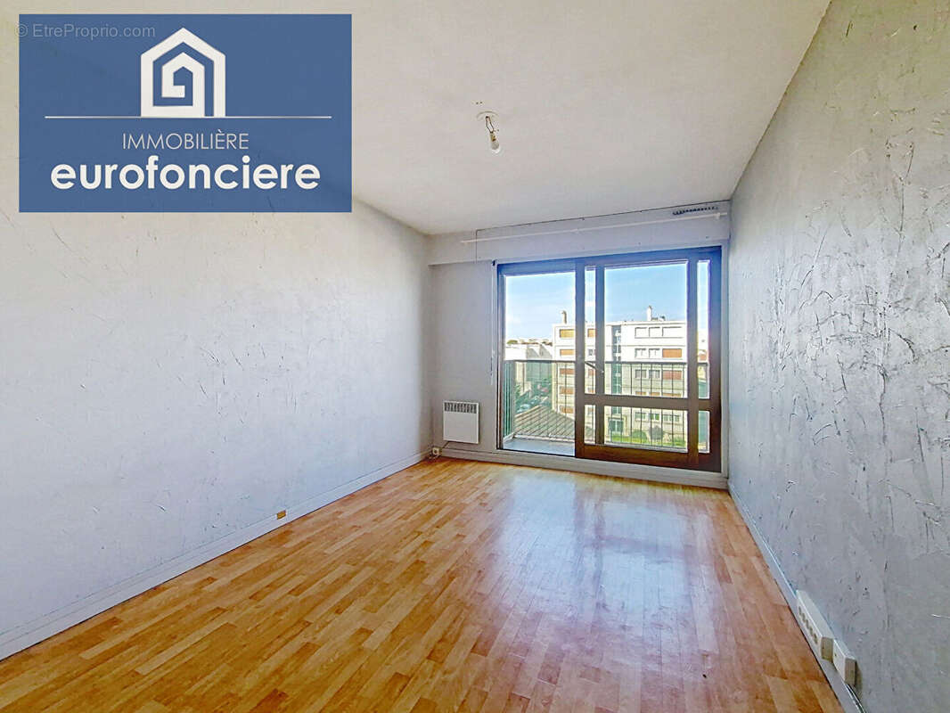 À vendre appartement avec ascenseur, idéalement situé proche du centre-ville - photo 6