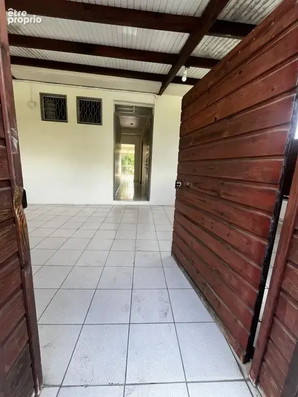Appartement familial de type T4 à Schoelcher avec grande loggia - photo 2