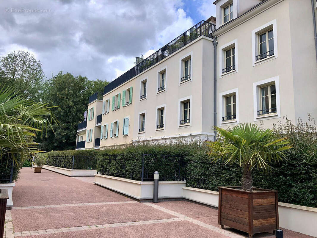 Appartement à BUC