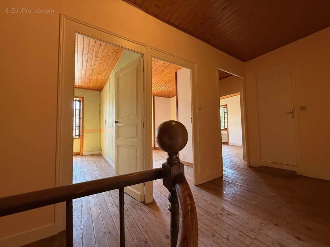 Maison à NIEUL-LE-VIROUIL