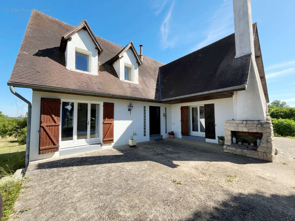 Maison à VILLENEUVE-SUR-YONNE