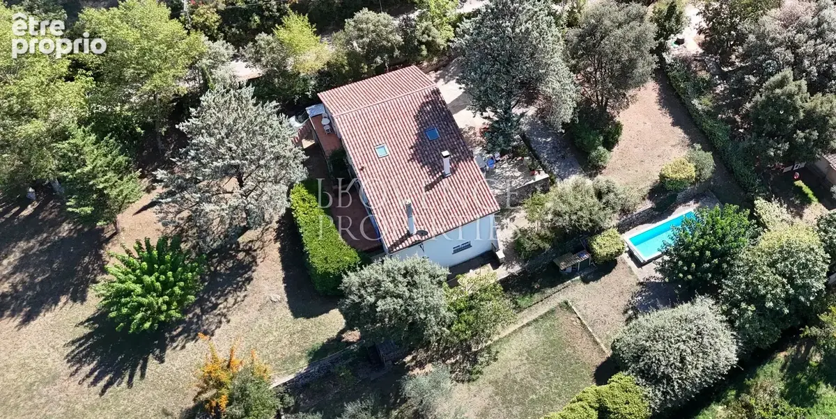 Correns – Charmante maison 3 chambres avec piscine,  en zone UC - photo 5