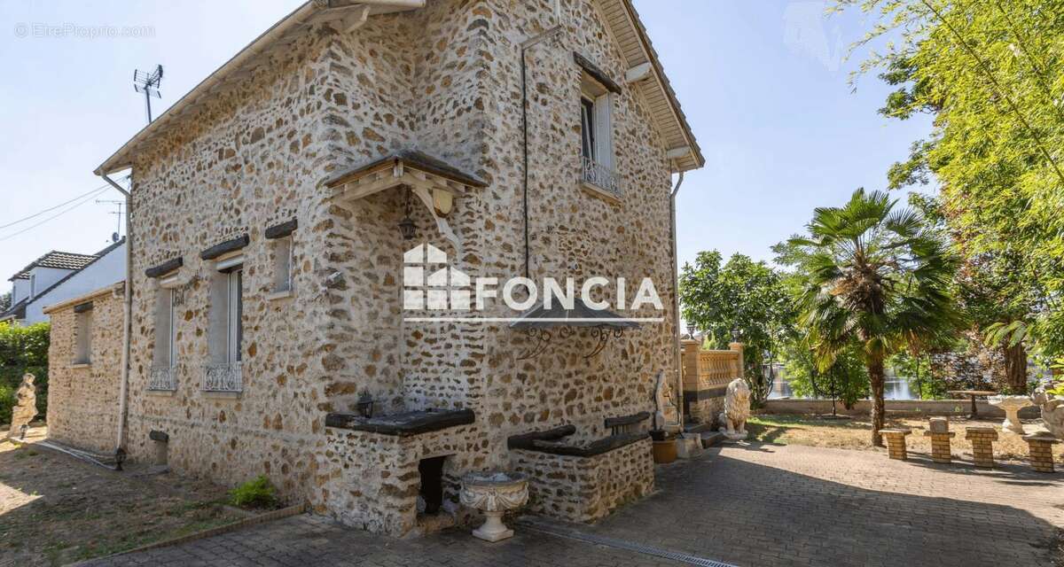 Maison à VIRY-CHATILLON