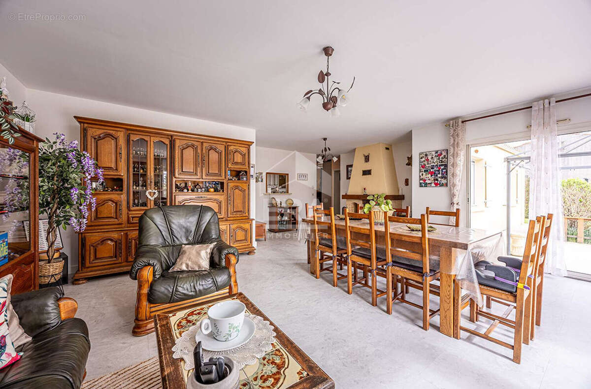 Maison à SAINT-SAUVEUR-D'AUNIS