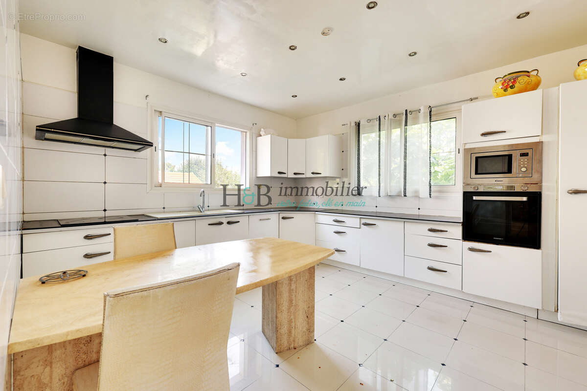 Rare à Noisy-le-Sec   Maison d’investissement de 381 m2 avec 13 espaces locatifs et fort potentiel de valorisa - photo 7