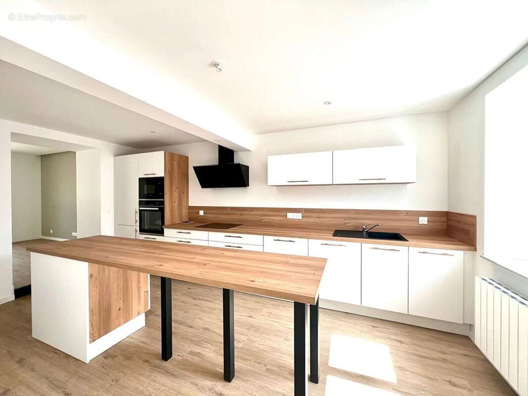 En plein coeur de Cesson, une maison de charme entièrement rénovée - photo 2