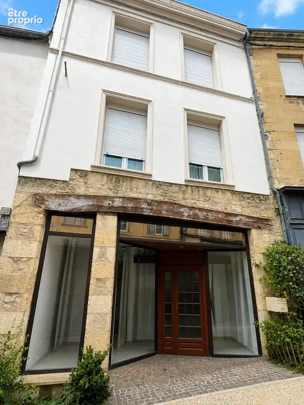 Immeuble de ville avec partie commerciale et partie habitation avec terrasse - photo 26