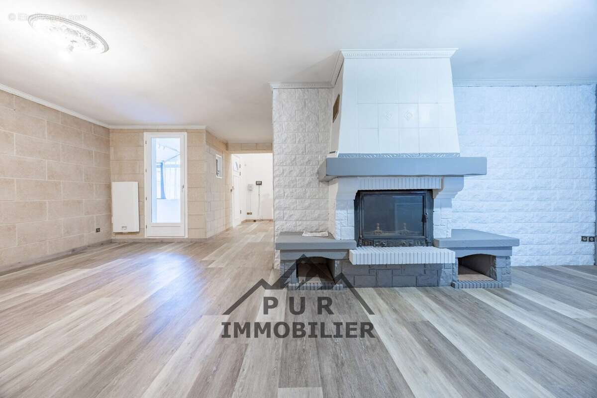 Pièce de vie - Maison à MESSERY