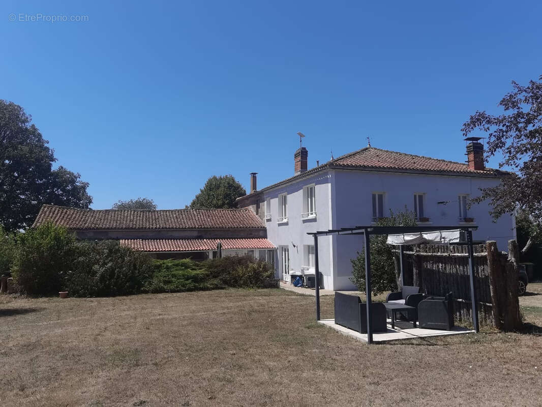 Maison familiale en pierres - 5000m2 de terrain - photo 4