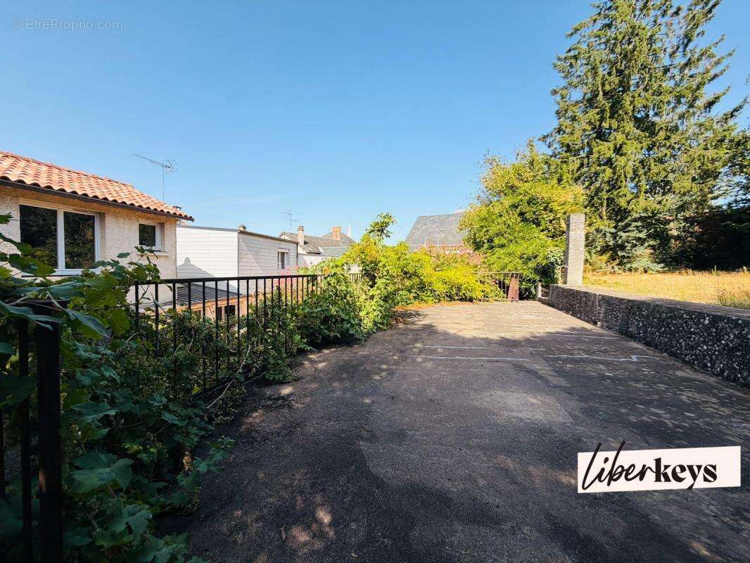 La châtaigneraie – maison de ville 269 m² avec studio indépendant : résidence familiale ou investissement locatif à fort potenti - photo 17