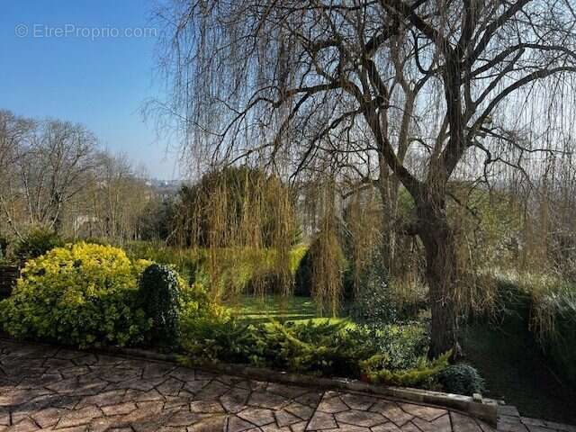 Maison à LE MEE-SUR-SEINE