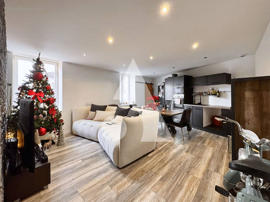 Appartement à MILLERY