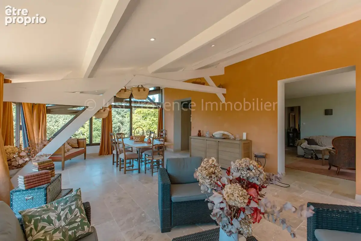 Maison Saint Hippolyte Le Graveyron 6 pièces 179 m2 avec garage sur 8685 m² - photo 6