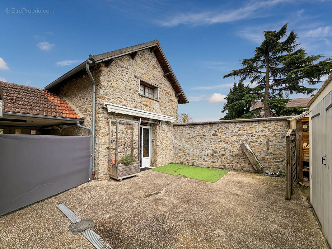 Maison à CHEPTAINVILLE