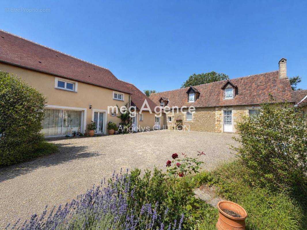 Maison à VIVOIN