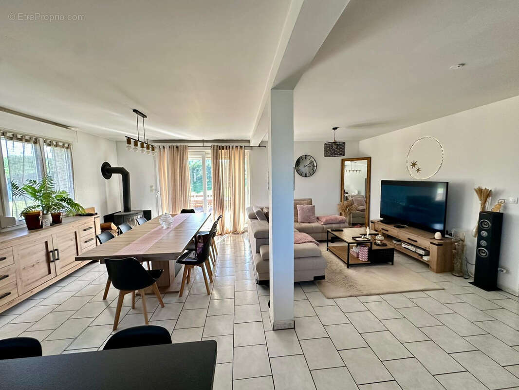 Maison à VELLEMINFROY