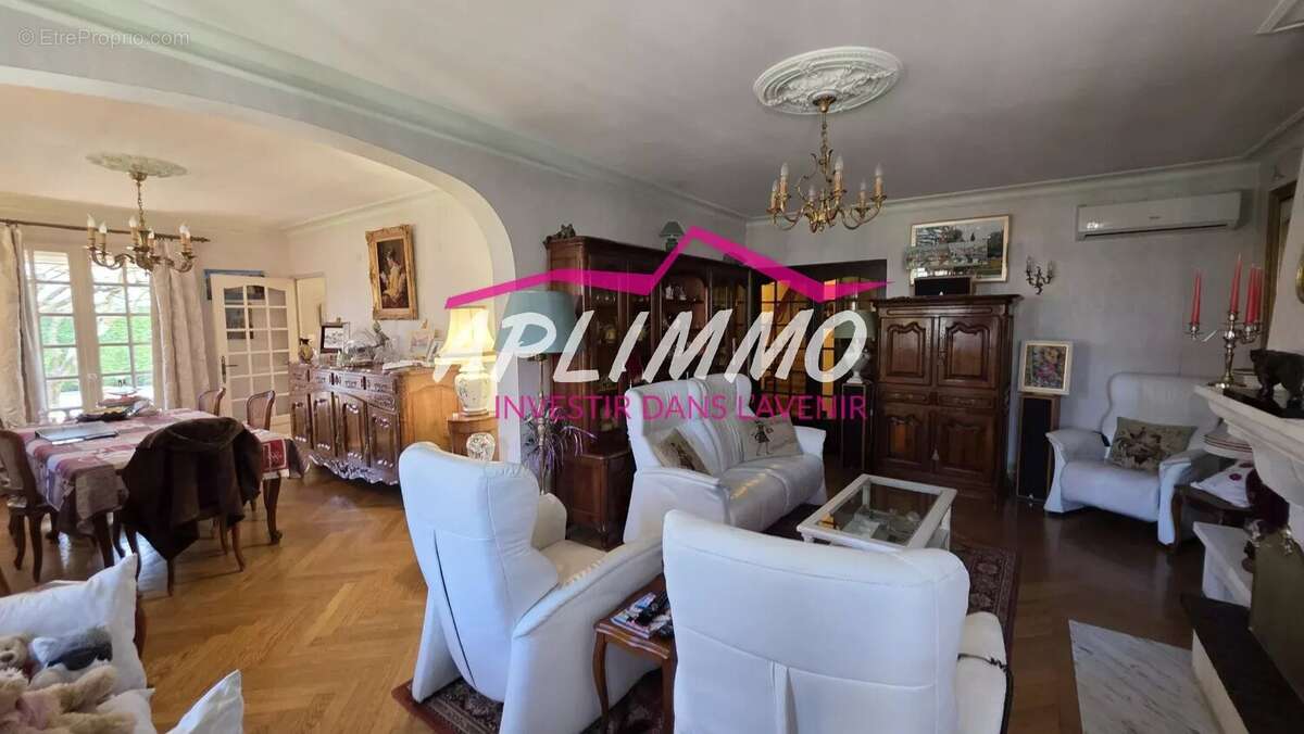 Maison à MONTELIMAR