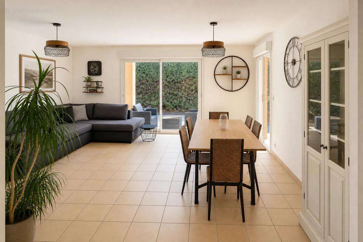 Maison à ROQUEBRUNE-SUR-ARGENS