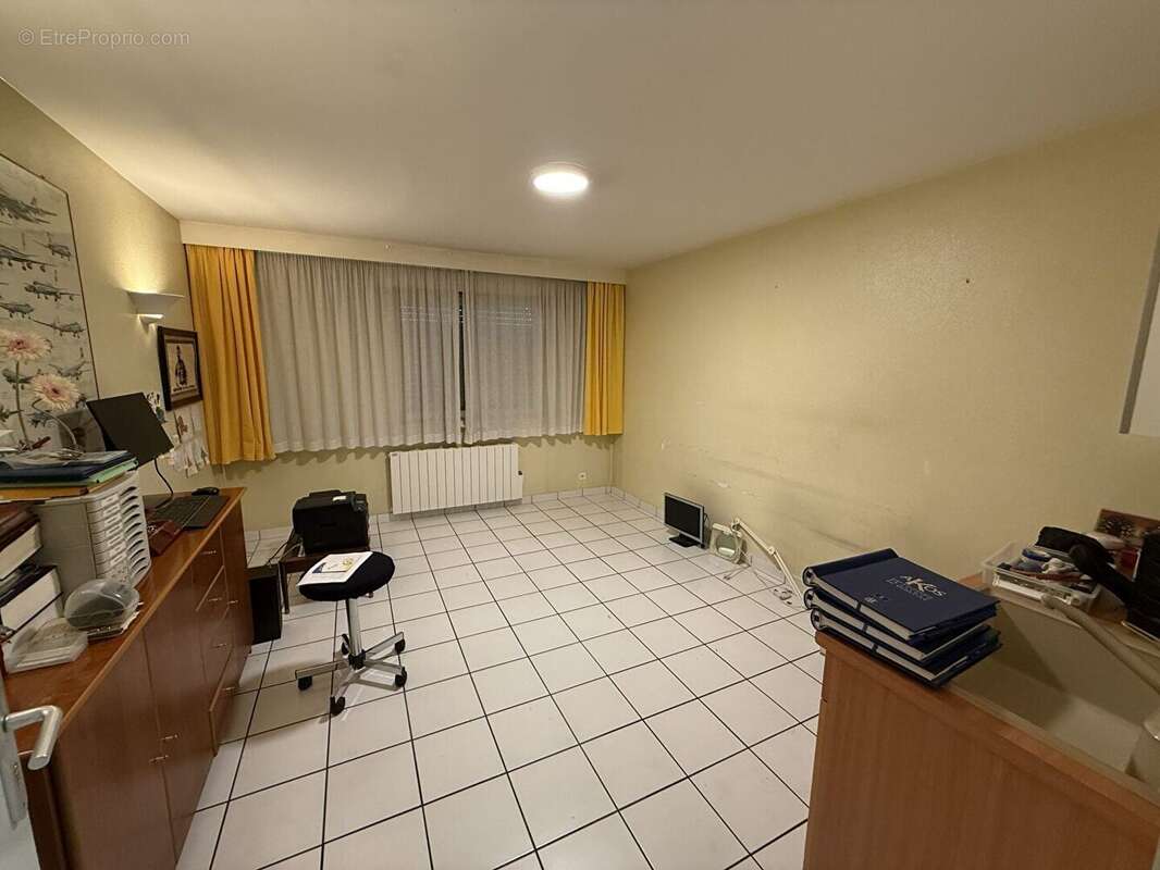 Local Professionnel  77M²  Libre - photo 4