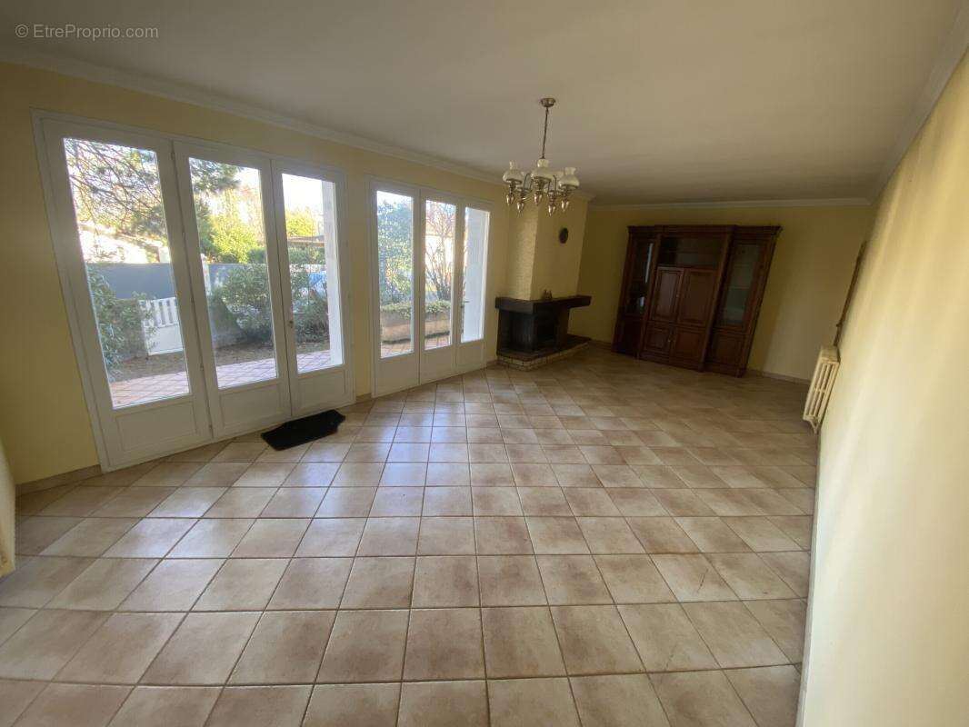 Maison à SAINTE-FOY-DE-PEYROLIERES