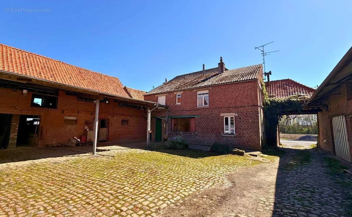 Maison à COUTICHES
