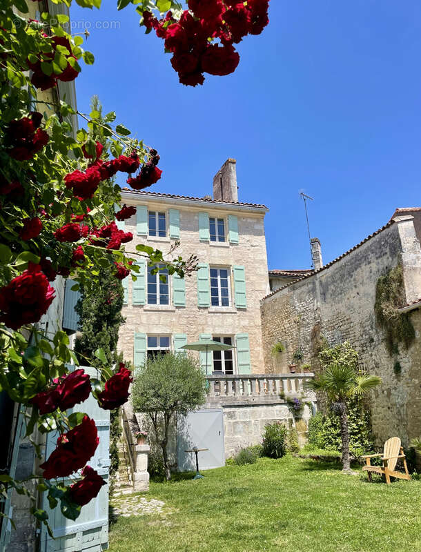 Maison à CHATEAUNEUF-SUR-CHARENTE