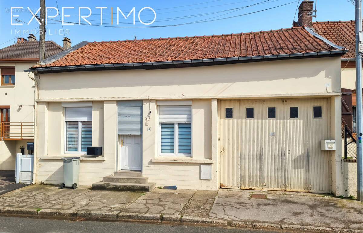 Maison à FEUQUIERES-EN-VIMEU